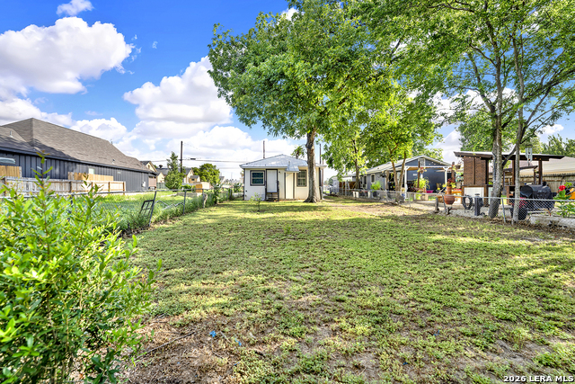 Image 21 of 25 For 1426 Carson St E