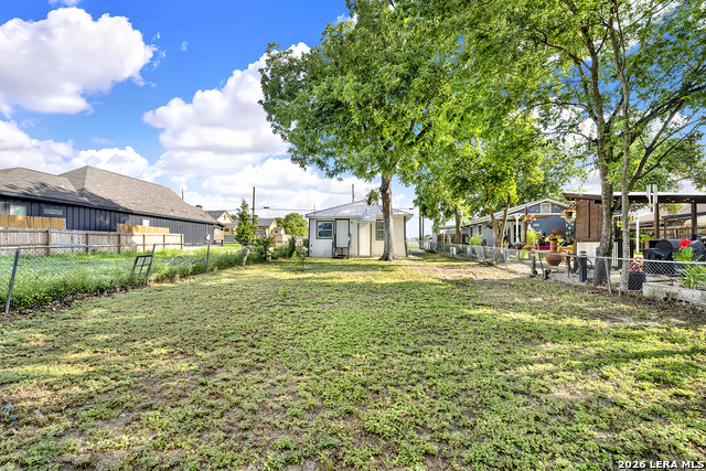 Image 22 of 25 For 1426 Carson St E