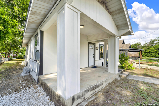 Image 5 of 25 For 1426 Carson St E