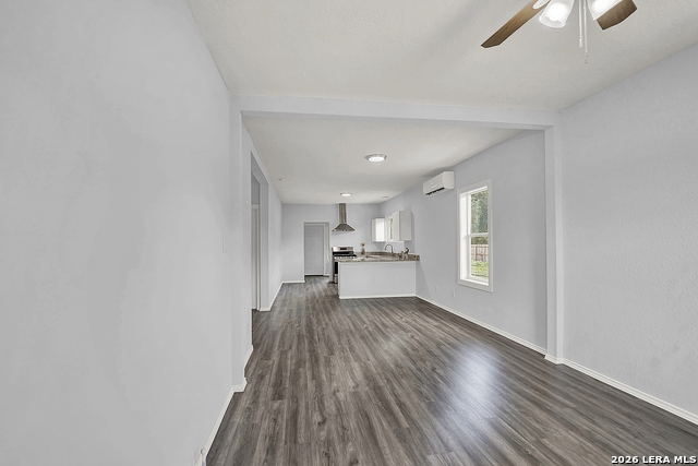 Image 6 of 25 For 1426 Carson St E