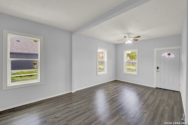 Image 7 of 25 For 1426 Carson St E