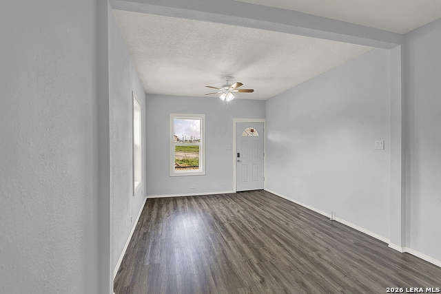 Image 8 of 25 For 1426 Carson St E