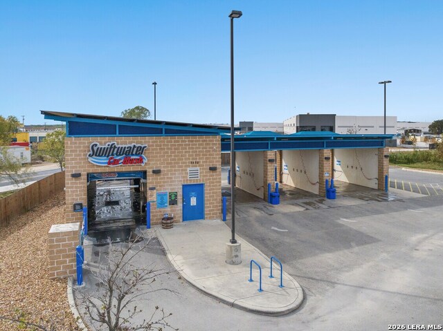 Listing photo id 1 for 7535 Bandera Rd