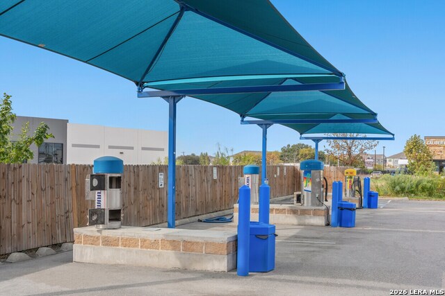 Listing photo id 5 for 7535 Bandera Rd