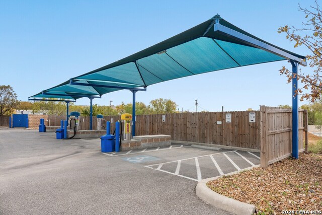 Listing photo id 6 for 7535 Bandera Rd