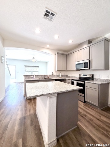 Image 14 of 46 For 2045 Silver Oaks