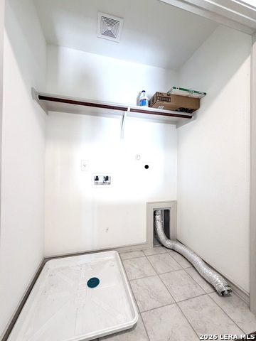 Image 36 of 46 For 2045 Silver Oaks