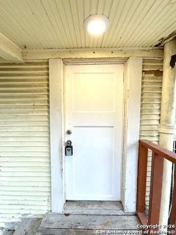 Image 2 of 13 For 810 Magnolia W 3