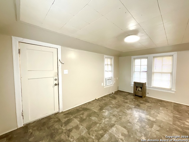 Image 4 of 13 For 810 Magnolia W 3