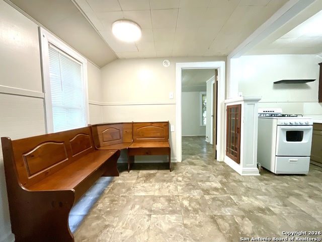 Image 6 of 13 For 810 Magnolia W 3