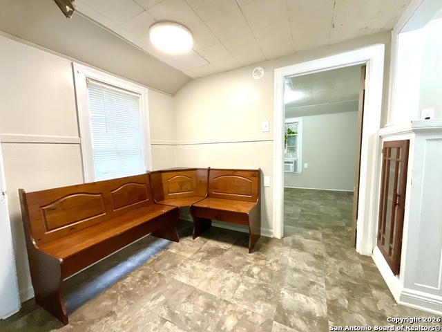 Image 7 of 13 For 810 Magnolia W 3