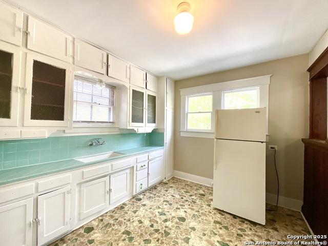 Image 13 of 24 For 810 Magnolia W 2