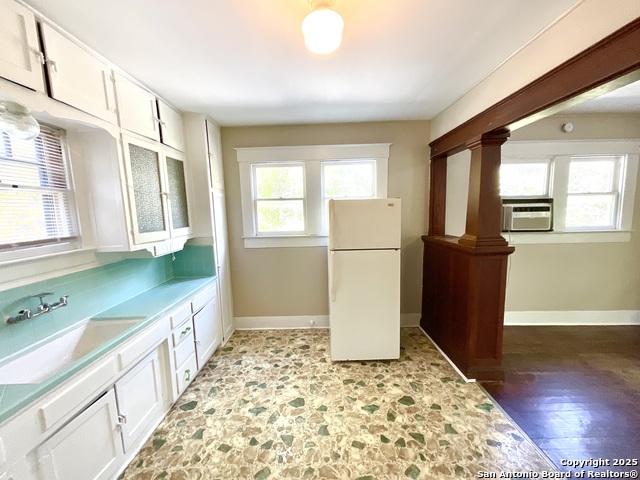 Image 14 of 24 For 810 Magnolia W 2