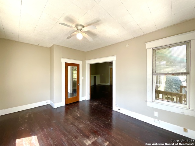 Image 22 of 24 For 810 Magnolia W 2