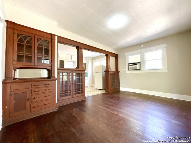 Image 8 of 24 For 810 Magnolia W 2