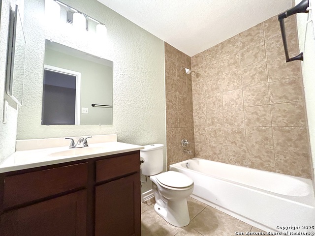 Listing photo id 13 for 6404 Attucks Ln