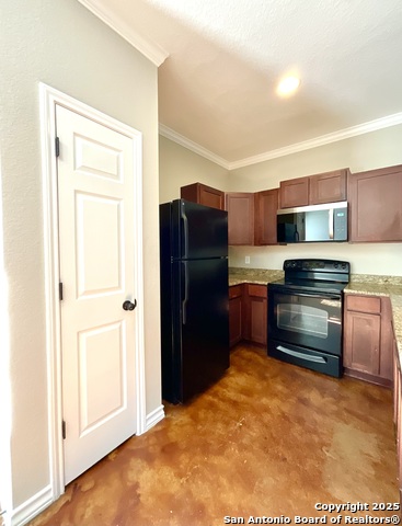 Listing photo id 2 for 6404 Attucks Ln