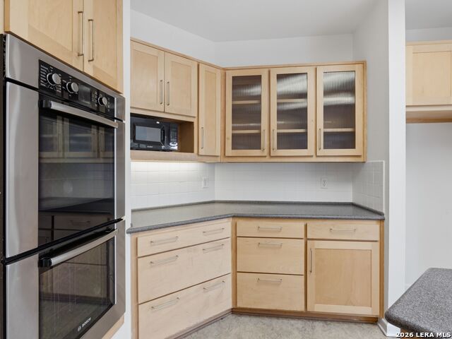 Image 13 of 37 For 968 Queens Dr.