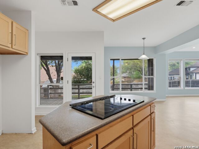 Image 15 of 37 For 968 Queens Dr.