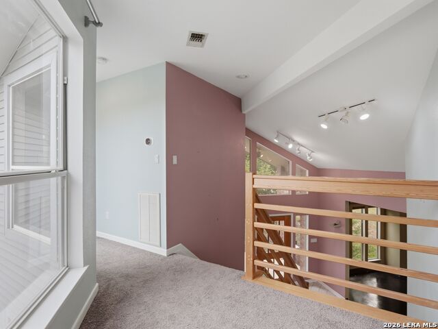 Image 17 of 37 For 968 Queens Dr.