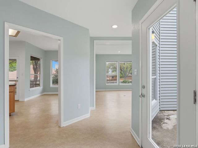 Image 6 of 37 For 968 Queens Dr.