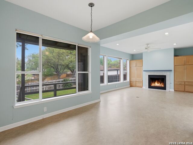 Image 9 of 37 For 968 Queens Dr.