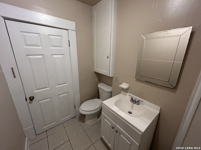 Image 8 of 17 For 1137 Ashby Pl W 6