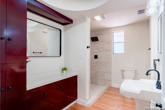 Listing photo id 12 for 1730 Mistletoe Ave W