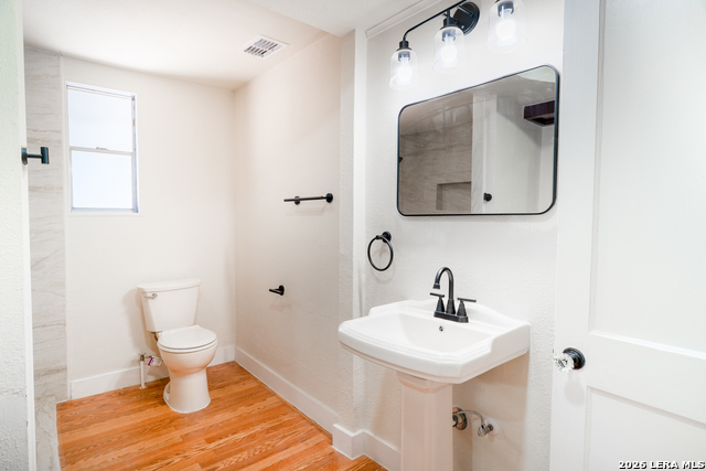 Listing photo id 13 for 1730 Mistletoe Ave W