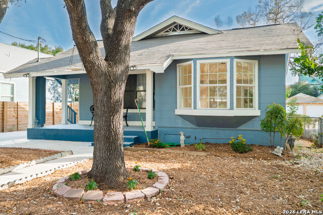 Listing photo id 1 for 1730 Mistletoe Ave W