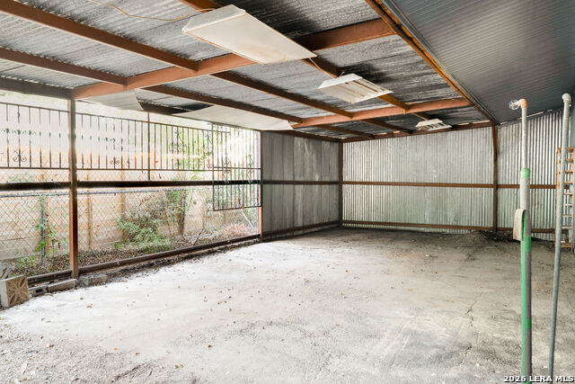 Listing photo id 31 for 1730 Mistletoe Ave W