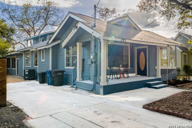 Listing photo id 4 for 1730 Mistletoe Ave W