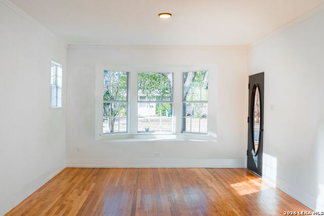 Listing photo id 7 for 1730 Mistletoe Ave W