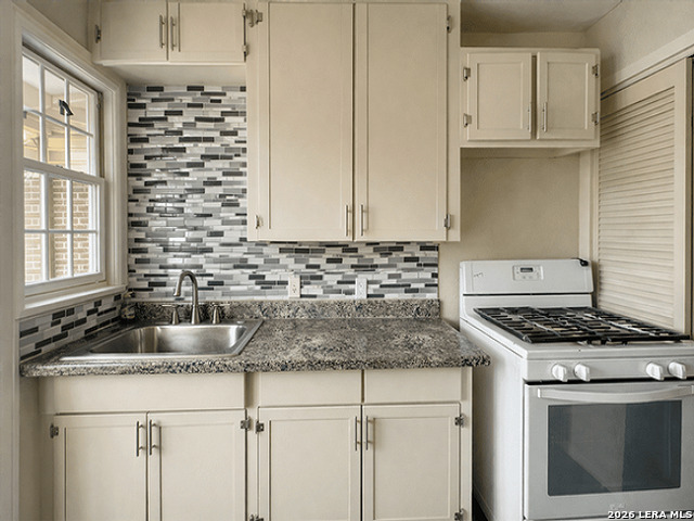 Image 4 of 8 For 1511 W Woodlawn Ave  4