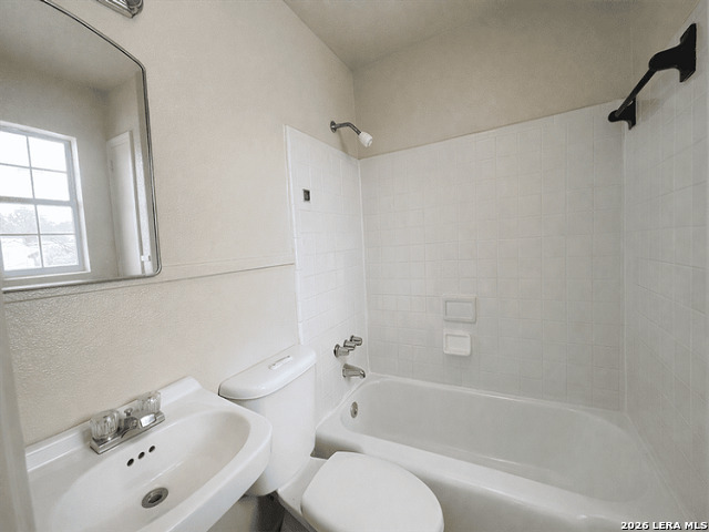 Image 5 of 8 For 1511 W Woodlawn Ave  4