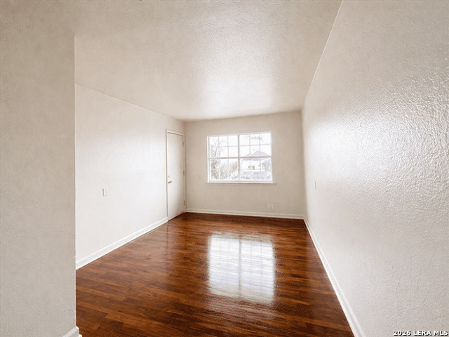 Image 8 of 8 For 1511 W Woodlawn Ave  4