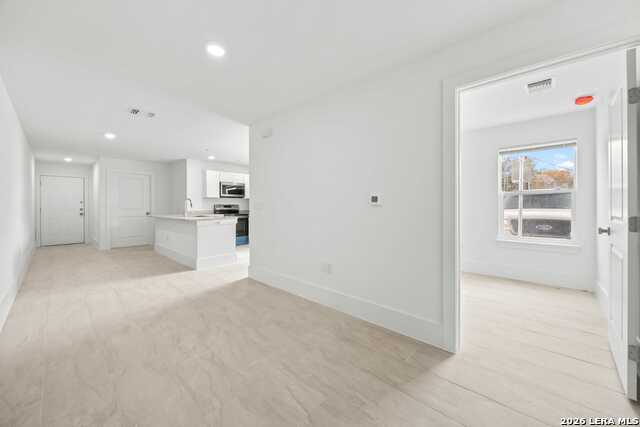 Image 12 of 18 For 138 Ware  1103