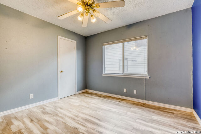 Image 20 of 26 For 5434 Green Grove Dr