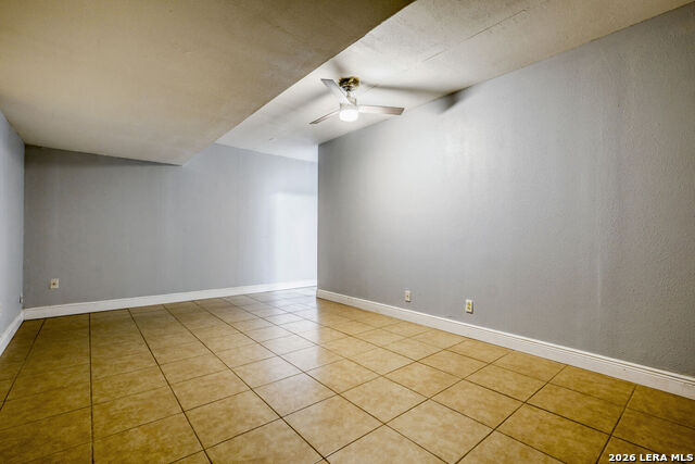 Image 3 of 26 For 5434 Green Grove Dr