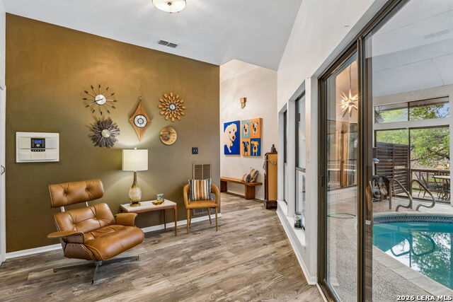 Listing photo id 11 for 3442 River Path