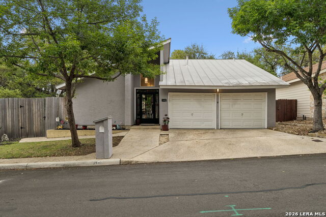 Listing photo id 0 for 3442 River Path