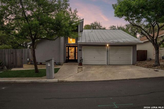 Listing photo id 1 for 3442 River Path