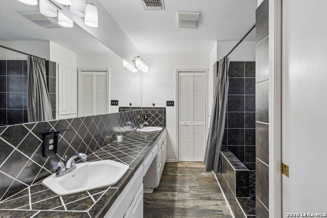 Listing photo id 30 for 3442 River Path