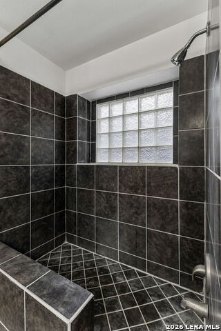 Listing photo id 32 for 3442 River Path