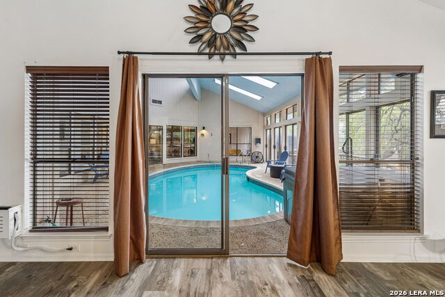 Listing photo id 37 for 3442 River Path