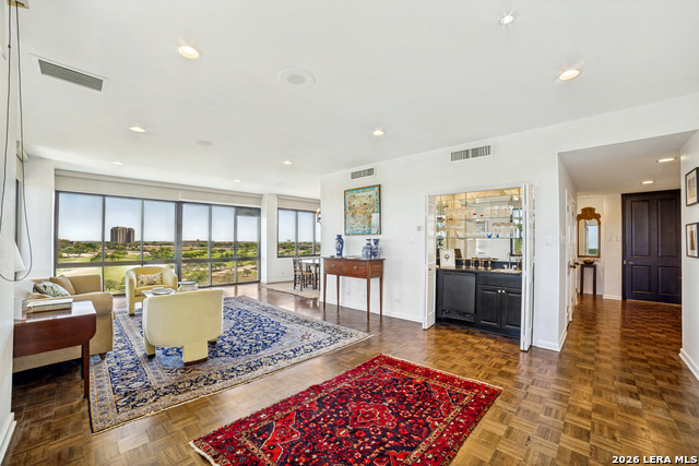 Image 2 of 18 For 4001 New Braunfels N Apt 1202a