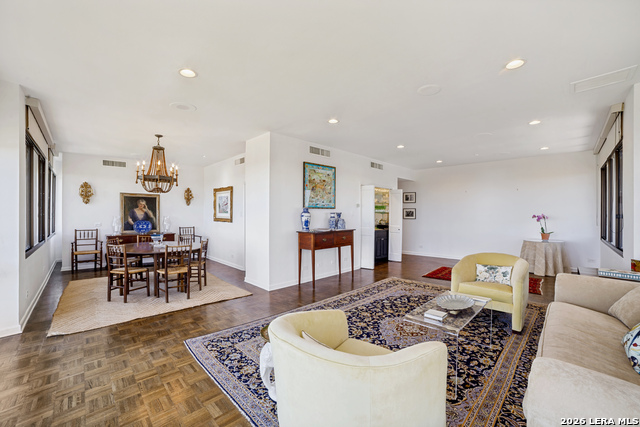 Image 3 of 18 For 4001 New Braunfels N Apt 1202a