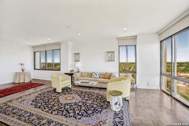 Image 4 of 18 For 4001 New Braunfels N Apt 1202a