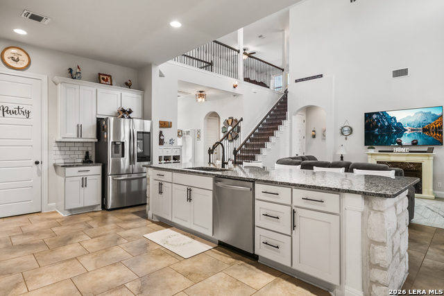 Image 15 of 47 For 417 Bee Caves Cv