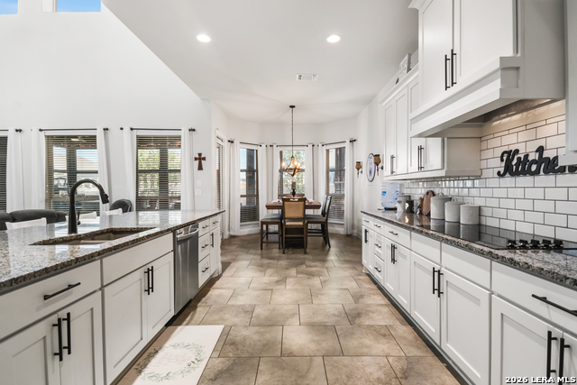 Image 19 of 47 For 417 Bee Caves Cv